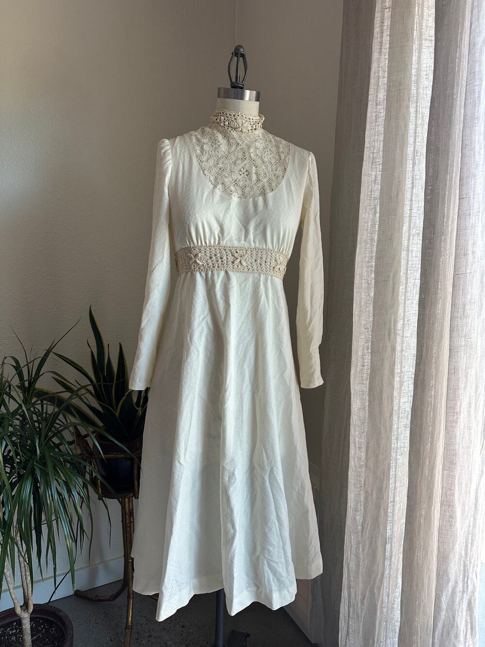 Vintage Women’s 4/6 Dress Cream Prairie Crochet Lace Maxi 70s Romantic Boho
